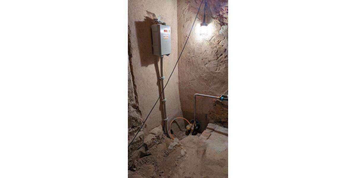 Einfamilienhaus Weinstadt - 9 Zimmer, 245.000&euro; | Angebot:21571963