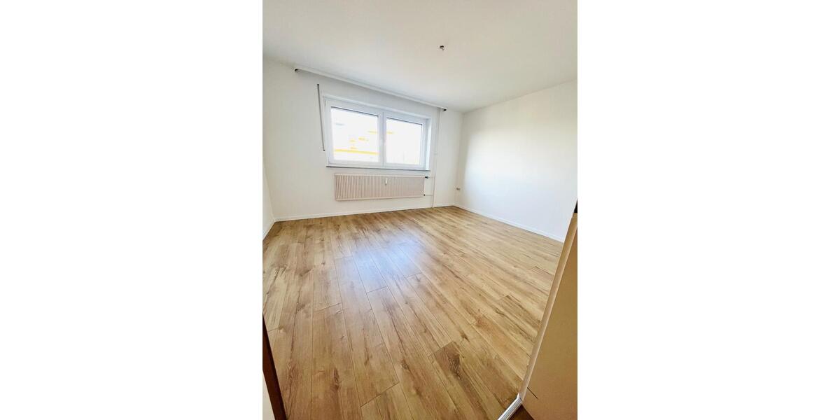 Etagenwohnung Leonberg - 2.5 Zimmer, 67 m&sup2;, 1.070&euro; | Angebot:25852570