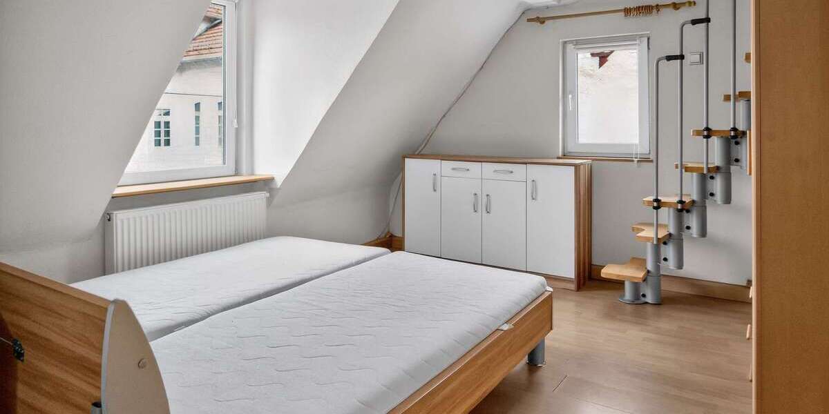 Lichtdurchflutete DG-Wohnung mit zusätzlichem Dachboden - Dachgeschoßwohnung Stuttgart Feuerbach | Angebot:24831534