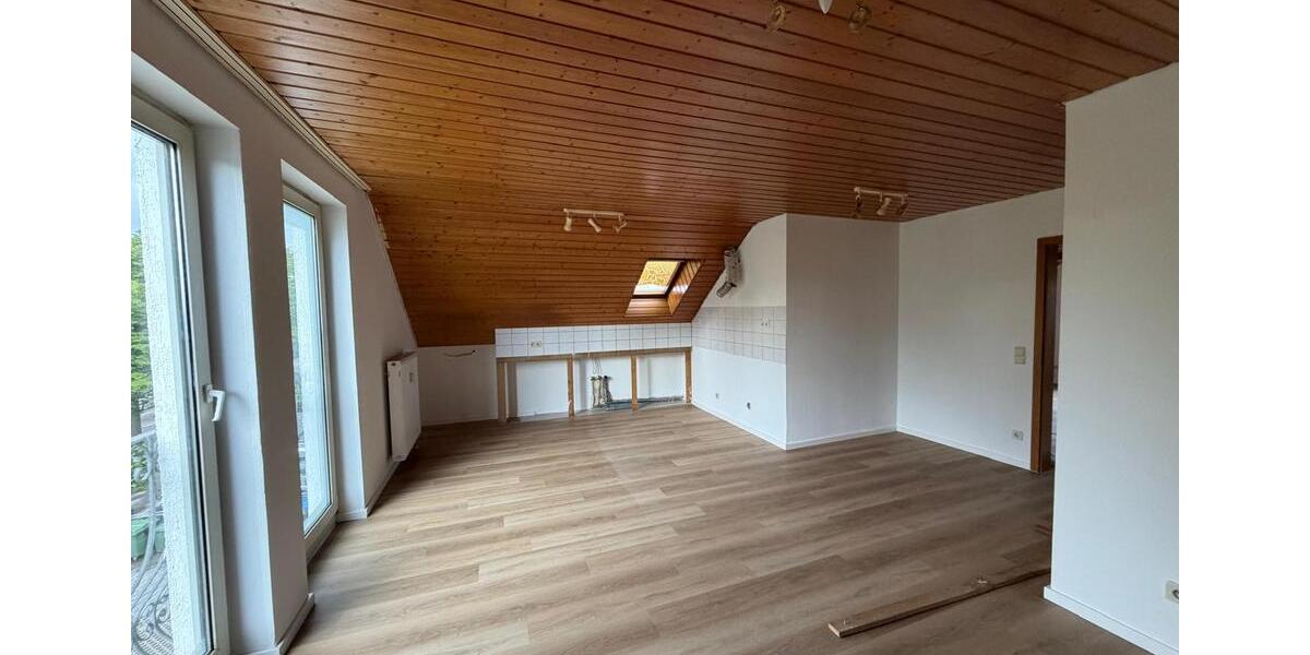 Dachgeschoßwohnung Ludwigsburg Pflugfelden - 3 Zimmer, 66 m&sup2;, 990&euro; | Angebot:26623402