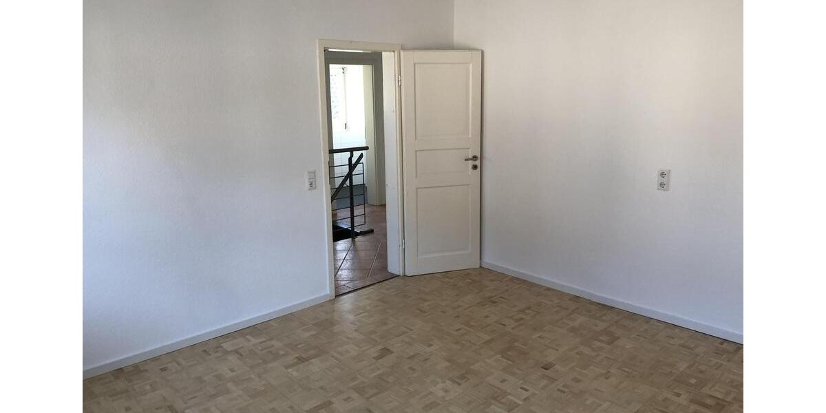 Doppelhaushälfte Fellbach Oeffingen - 6 Zimmer, 160 m&sup2;, 2.500&euro; | Angebot:26129547