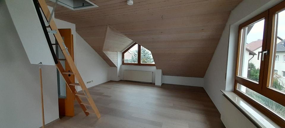 Dachgeschoßwohnung Ditzingen - 1.5 Zimmer, 37 m&sup2;, 680&euro; | Angebot:25621672