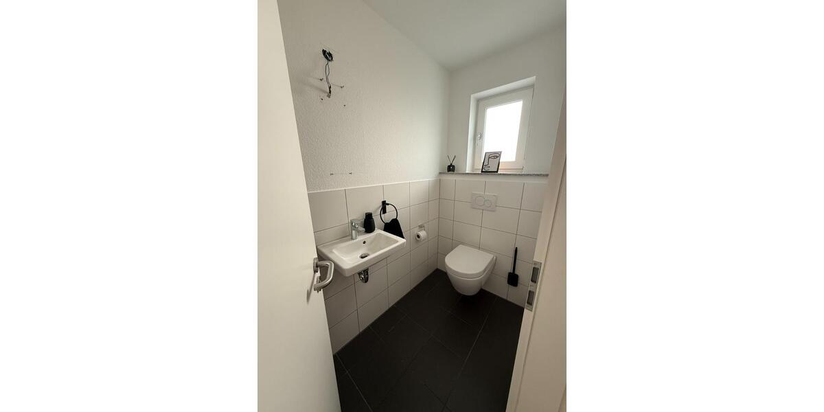 Erdgeschoßwohnung Nürtingen - 2.5 Zimmer, 99 m&sup2;, 1.300&euro; | Angebot:25945896