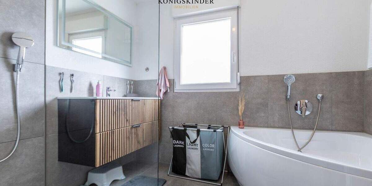 Doppelhaushälfte Bissingen an der Teck Bissingen - 5 Zimmer, 95 m&sup2;, 370.000&euro; | Angebot:25797536