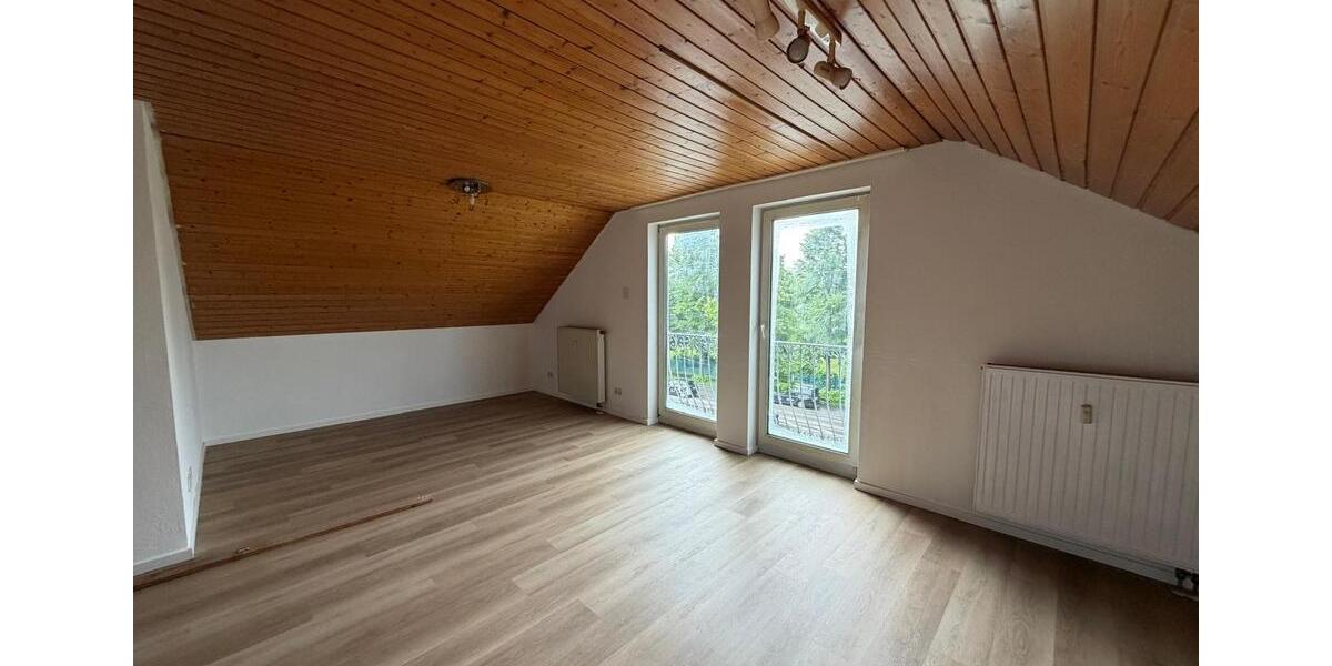 Dachgeschoßwohnung Ludwigsburg Pflugfelden - 3 Zimmer, 66 m&sup2;, 990&euro; | Angebot:26623402