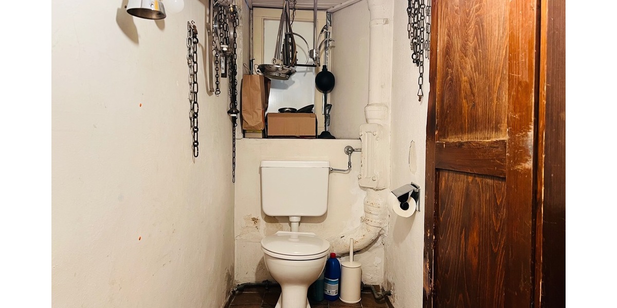 Renditestarke Kapitalanlage in Stuttgart-West: Gewerbeeinheit mit großem Gewölbekeller - Gewerbeobjekt Stuttgart-West West | Angebot:25546918