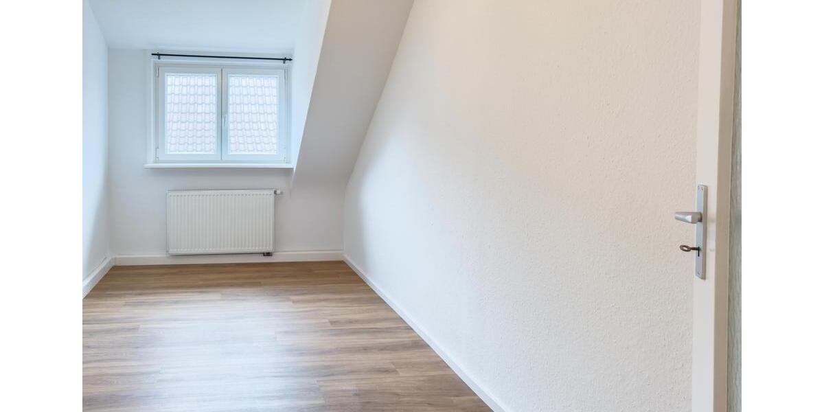Dachgeschoßwohnung Stuttgart Bad Cannstatt - 3 Zimmer, 75 m&sup2;, 1.200&euro; | Angebot:25920871