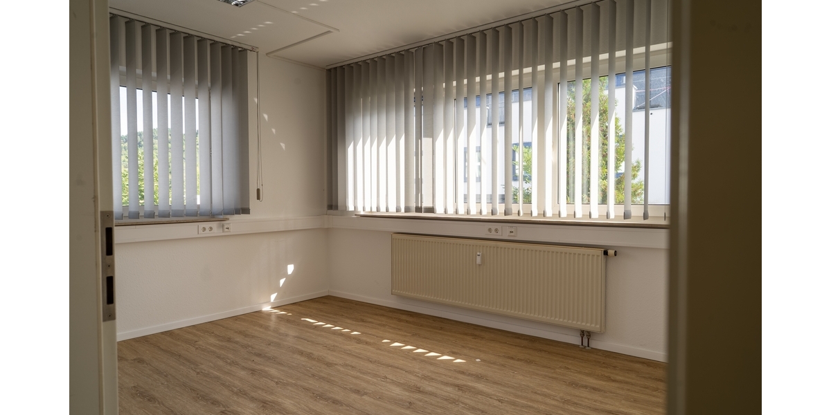 Sieben Räume - Von der Geschäftsleitung bis zum Teamraum – Aufteilung nach Ihrem Bedarf - Gewerbeobjekt Winterbach | Angebot:27531623