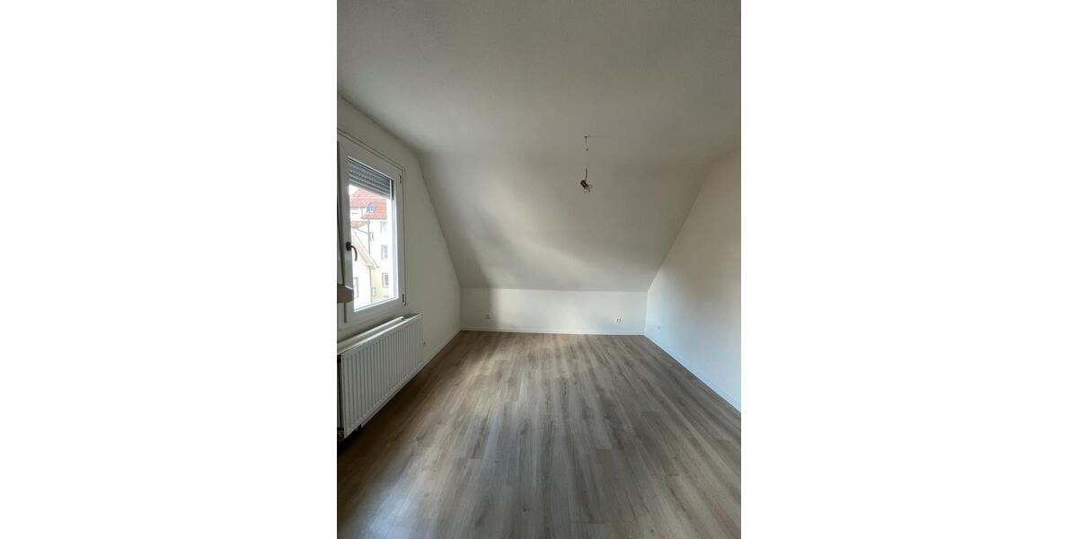 Dachgeschoßwohnung Stuttgart Zuffenhausen - 2 Zimmer, 50 m&sup2;, 900&euro; | Angebot:25312597