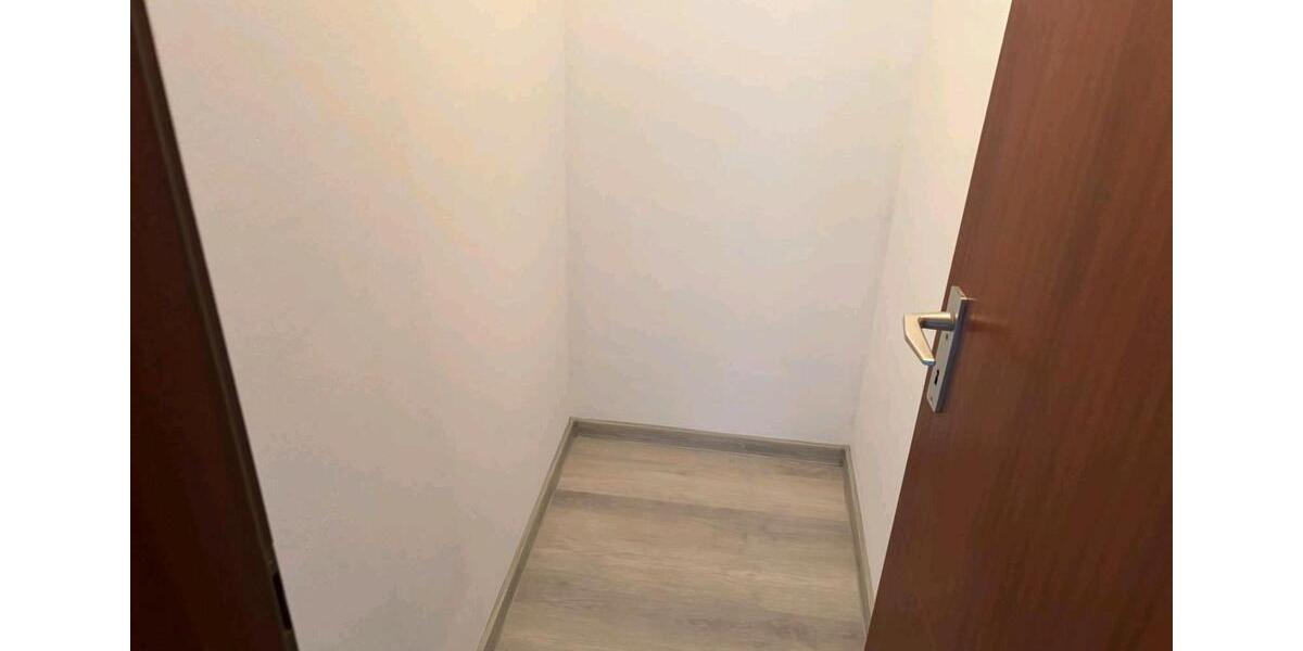 Reihenhaus Stuttgart Bad Cannstatt - 5 Zimmer, 140 m&sup2;, 3.000&euro; | Angebot:25294745