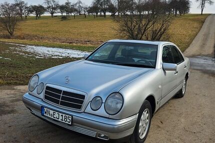 Mercedes-Benz E 230 165.000 km 2.250 &euro; Leutenbach 71397