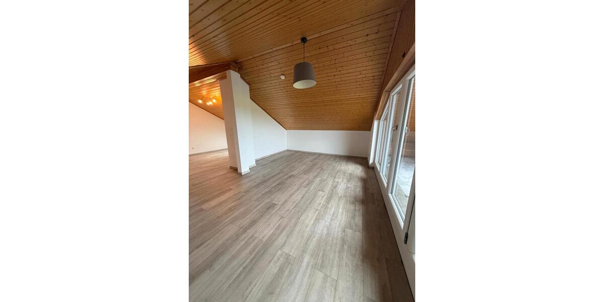 Dachgeschoßwohnung Ludwigsburg Hoheneck - 3 Zimmer, 55 m&sup2;, 1.000&euro; | Angebot:26483179