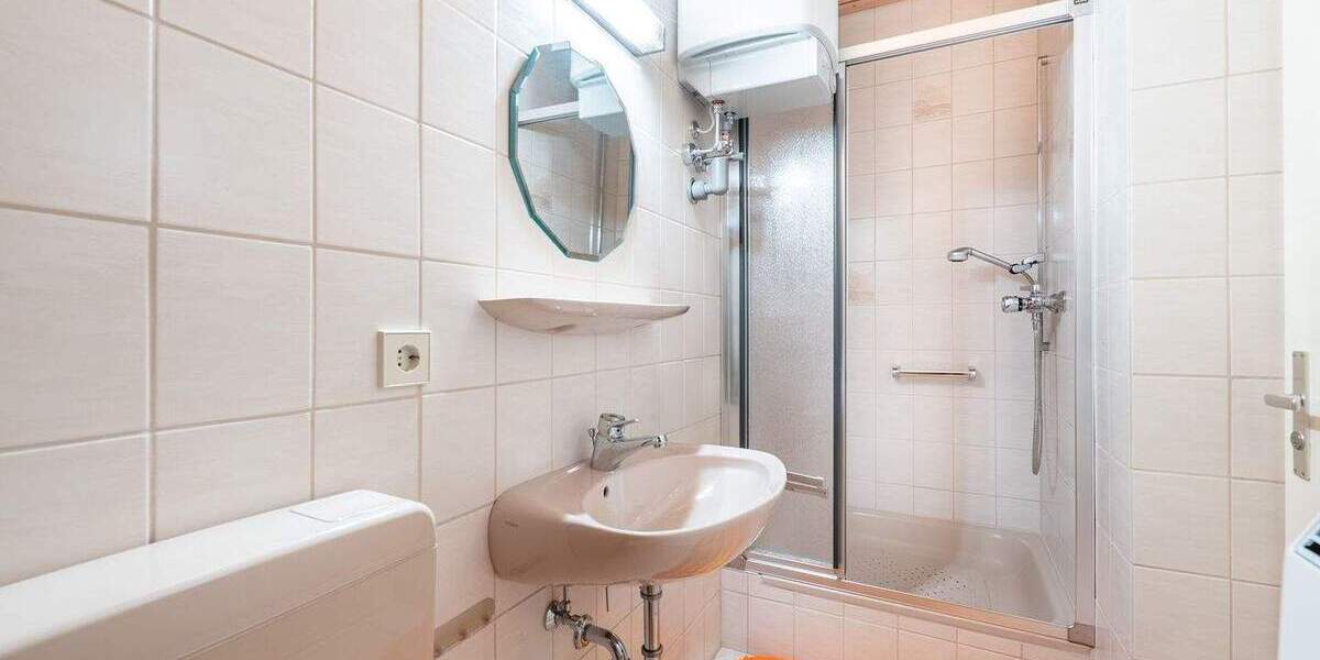 Mehrfamilienhaus, Wohnhaus Stuttgart Degerloch - 9 Zimmer, 140 m&sup2;, 740.000&euro; | Angebot:25685475