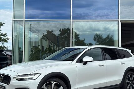 Volvo V60 Cross Country 25.700 km 45.400 &euro; Kirchheim/Teck 73230