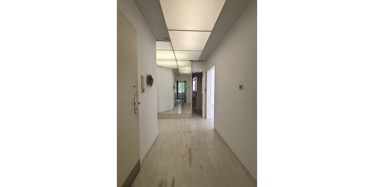 Etagenwohnung Stuttgart / Zuffenhausen Zuffenhausen - 2 Zimmer, 84 m&sup2;, 930&euro; | Angebot:26361618