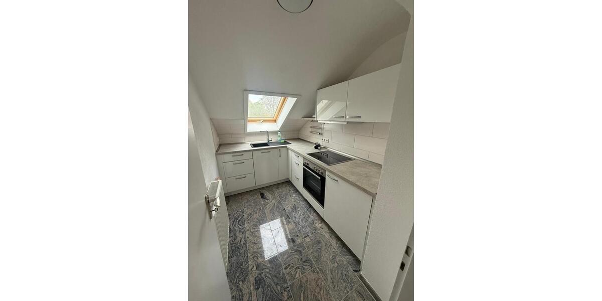 Dachgeschoßwohnung Ludwigsburg Eglosheim - 3 Zimmer, 48 m&sup2;, 890&euro; | Angebot:26574199