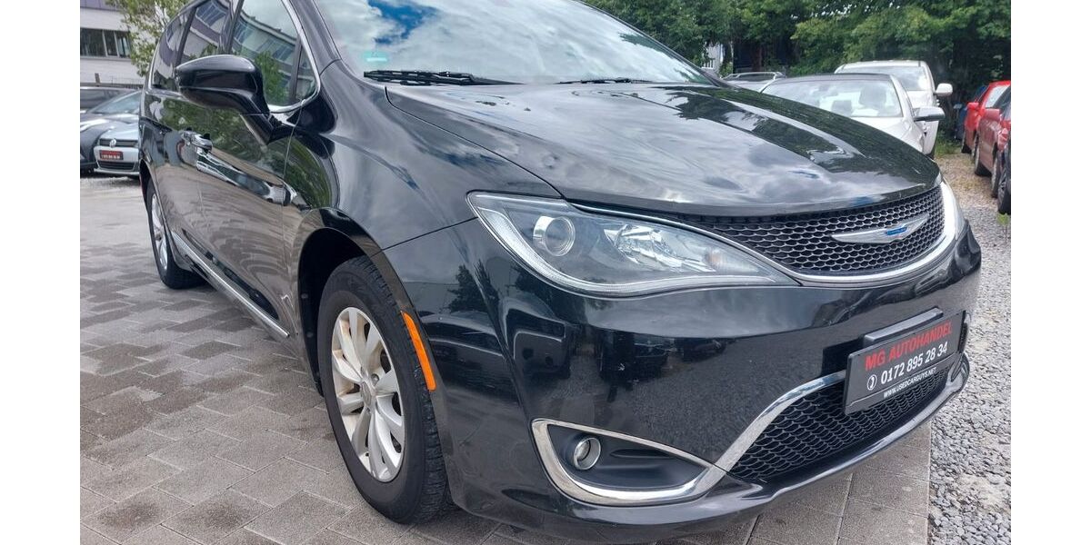 Chrysler Pacifica 121.793 km 11.999 &euro; Fellbach 70736