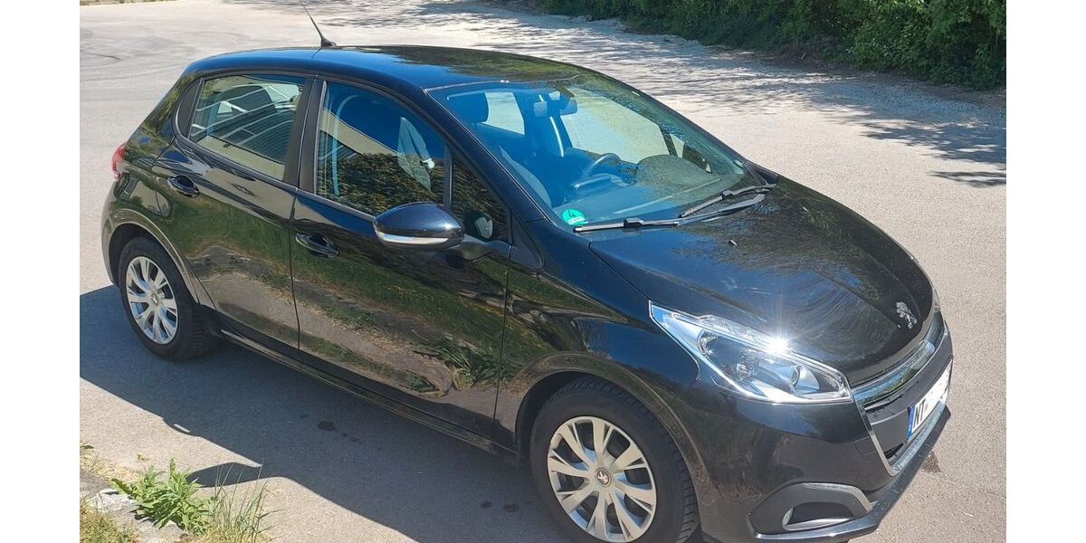 Peugeot 208 82.000 km 5.400 &euro; Nürtingen 72622