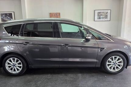 Ford S-Max 200.000 km 9.490 &euro; Asperg/Ludwigsburg bei Stuttgart 71679