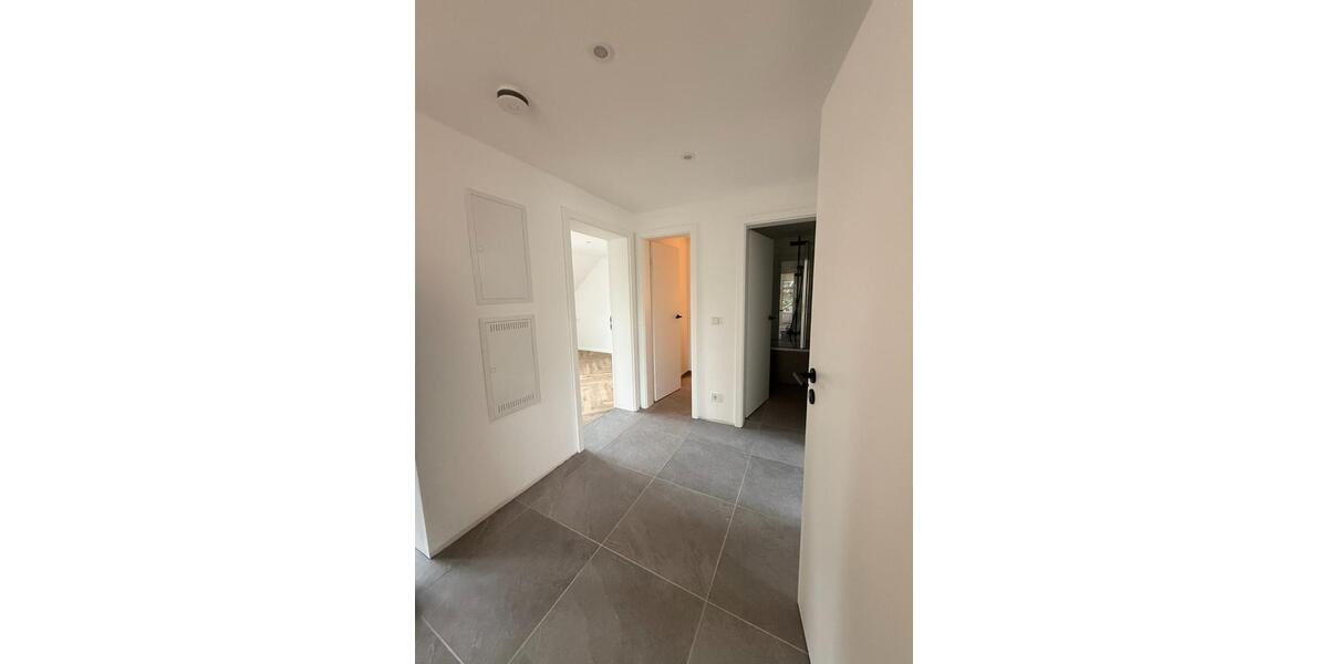 Dachgeschoßwohnung Stuttgart Mühlhausen - 4.5 Zimmer, 122 m&sup2;, 2.100&euro; | Angebot:25174546