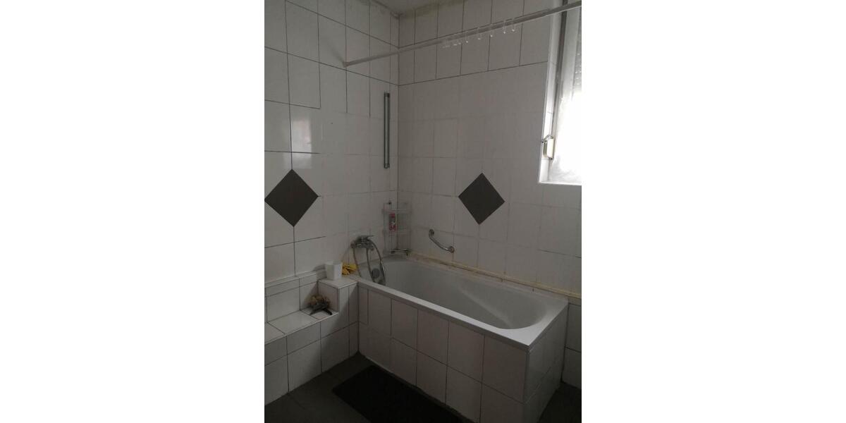 Etagenwohnung Stuttgart Zuffenhausen - 3.5 Zimmer, 90 m&sup2;, 1.090&euro; | Angebot:25860229