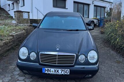 Mercedes-Benz E 320 128.390 km 3.000 &euro; Löwenstein 74245
