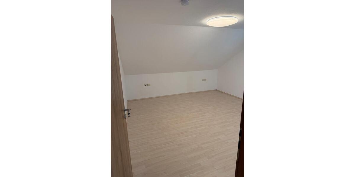 Dachgeschoßwohnung Vaihingen an der Enz - 3.5 Zimmer, 80 m&sup2;, 1.350&euro; | Angebot:27593623