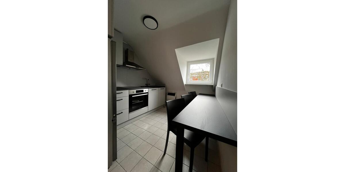 Dachgeschoßwohnung Fellbach - 20 Zimmer, 2 m&sup2;, 550&euro; | Angebot:25436771