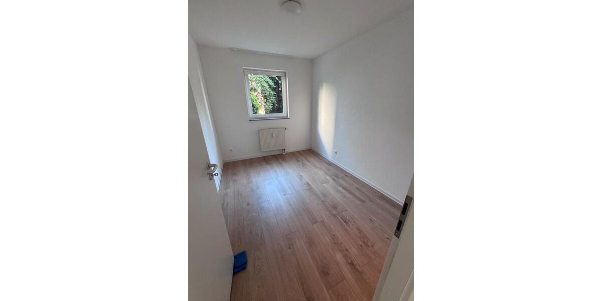 Hochparterre Esslingen am Neckar Brühl - 3 Zimmer, 74 m&sup2;, 1.510&euro; | Angebot:26406588