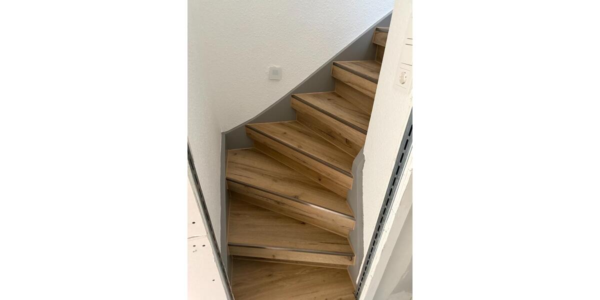 Dachgeschoßwohnung Stuttgart Mühlhausen - 4.5 Zimmer, 122 m&sup2;, 2.100&euro; | Angebot:25174546