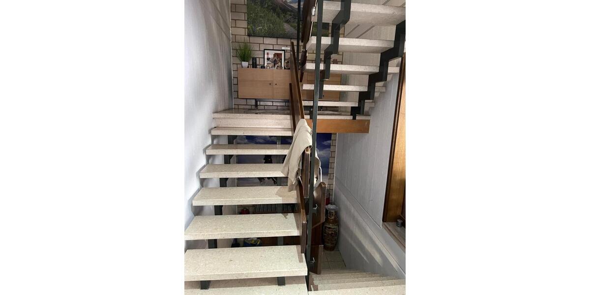 Doppelhaushälfte Nürtingen - 6 Zimmer, 160 m&sup2;, 550.000&euro; | Angebot:26074031