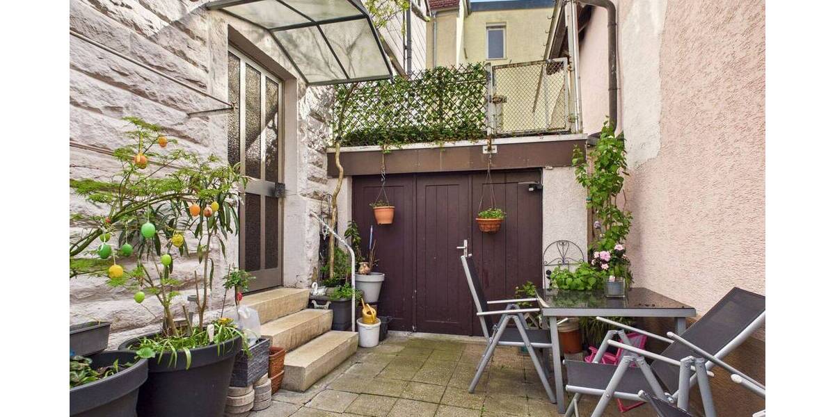 Mehrfamilienhaus, Wohnhaus Stuttgart Zuffenhausen - 8 Zimmer, 174 m&sup2;, 547.000&euro; | Angebot:26684039