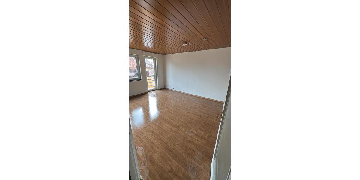 Etagenwohnung Sachsenheim - 3 Zimmer, 75 m&sup2;, 1.150&euro; | Angebot:26037934