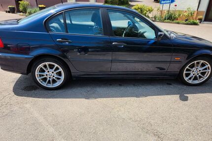 BMW 318 220.000 km 2.300 &euro; Aichtal 72631