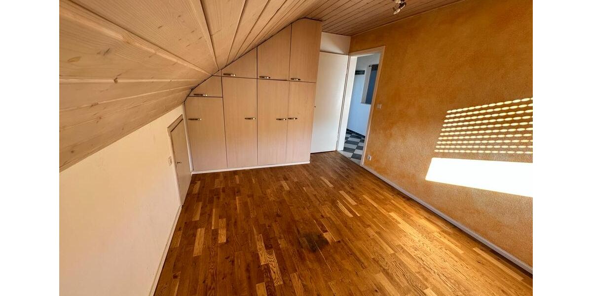 Dachgeschoßwohnung Stuttgart Sillenbuch - 2.5 Zimmer, 58 m&sup2;, 239.000&euro; | Angebot:24357014