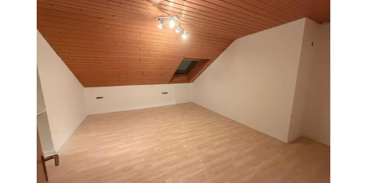 Dachgeschoßwohnung Renningen - 2 Zimmer, 40 m&sup2;, 850&euro; | Angebot:25892333