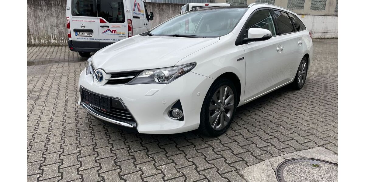 Toyota Auris 68.000 km 13.950 &euro; Gerlingen 70839
