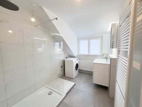 Dachgeschoßwohnung Stuttgart Bad Cannstatt - 3 Zimmer, 75 m&sup2;, 1.200&euro; | Angebot:25920871