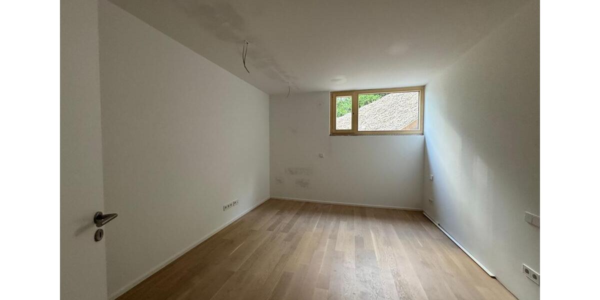 Erdgeschoßwohnung Esslingen am Neckar - 3 Zimmer, 146 m&sup2;, 2.750&euro; | Angebot:26727656