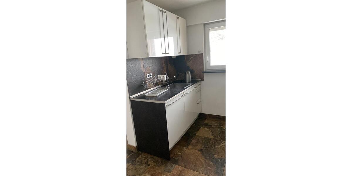 Erdgeschoßwohnung Neckartailfingen - 7 Zimmer, 180 m&sup2;, 1.700&euro; | Angebot:24813417