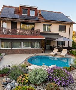 MODERNISIERT FÜR MEHRGENERATIONEN - Mehrfamilienhaus, Wohnhaus Magstadt | Angebot:25513902