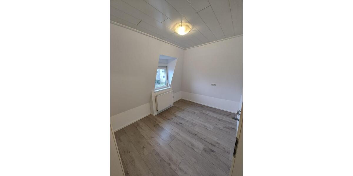 Dachgeschoßwohnung Stuttgart Feuerbach - 2 Zimmer, 43 m&sup2;, 650&euro; | Angebot:25806221