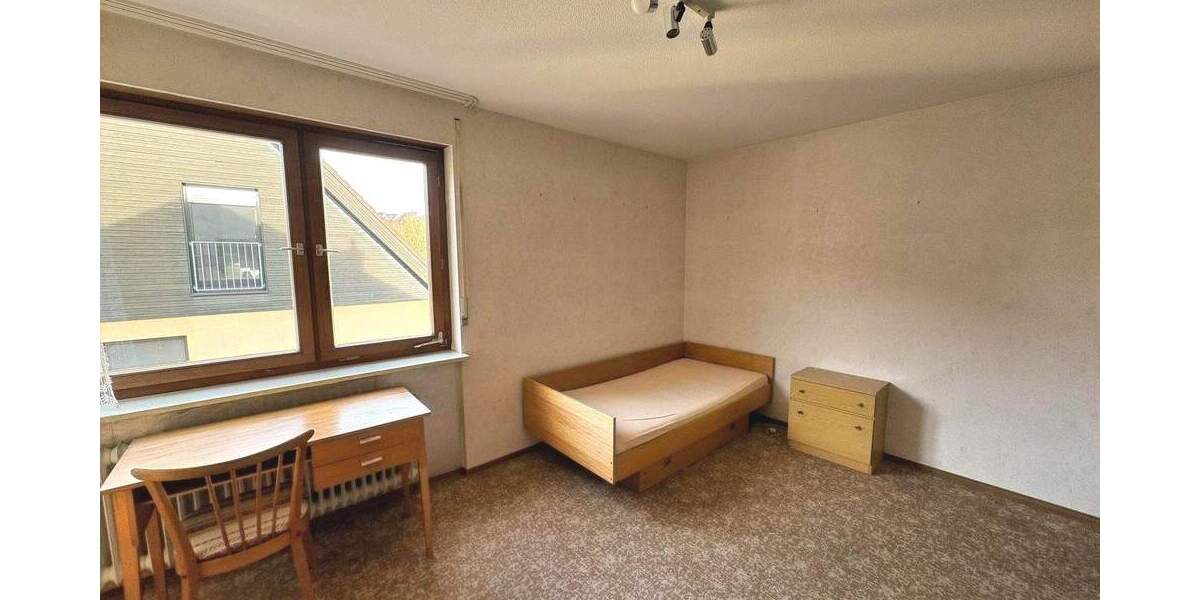 Doppelhaushälfte Leonberg Gebersheim - 8 Zimmer, 171 m&sup2;, 445.000&euro; | Angebot:25865932