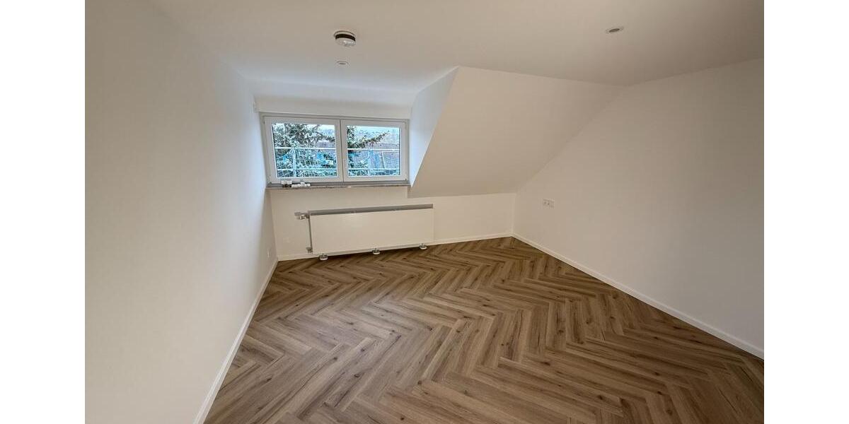 Dachgeschoßwohnung Stuttgart Mühlhausen - 4.5 Zimmer, 122 m&sup2;, 2.100&euro; | Angebot:25174546