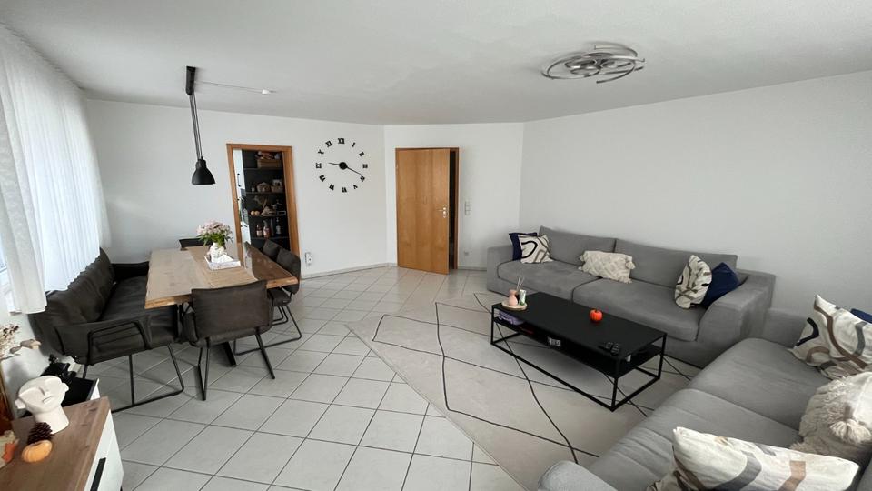 Etagenwohnung Remseck am Neckar - 3.5 Zimmer, 95 m&sup2;, 1.750&euro; | Angebot:25283995