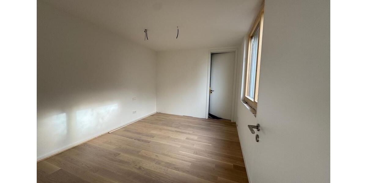Erdgeschoßwohnung Esslingen am Neckar - 3 Zimmer, 121 m&sup2;, 2.440&euro; | Angebot:26727658