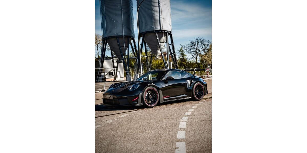 Porsche 992 2.040 km 329.990 &euro; Asperg 71679
