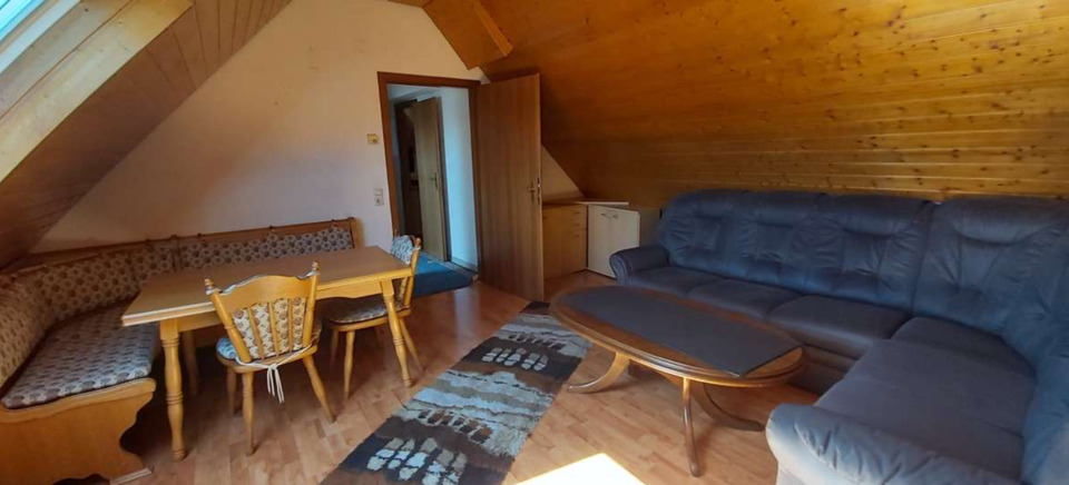 Dachgeschoßwohnung Göppingen - 3 Zimmer, 68 m&sup2;, 1.000&euro; | Angebot:25953907