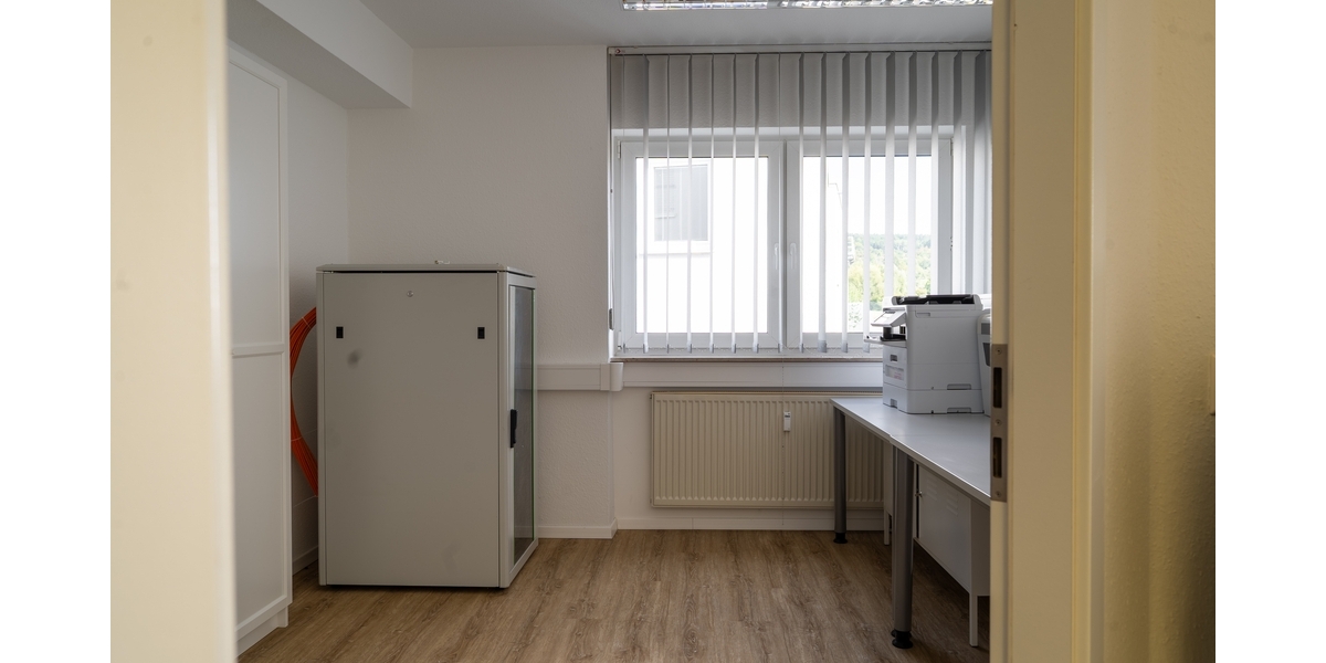 Sieben Räume - Von der Geschäftsleitung bis zum Teamraum – Aufteilung nach Ihrem Bedarf - Gewerbeobjekt Winterbach | Angebot:27531623