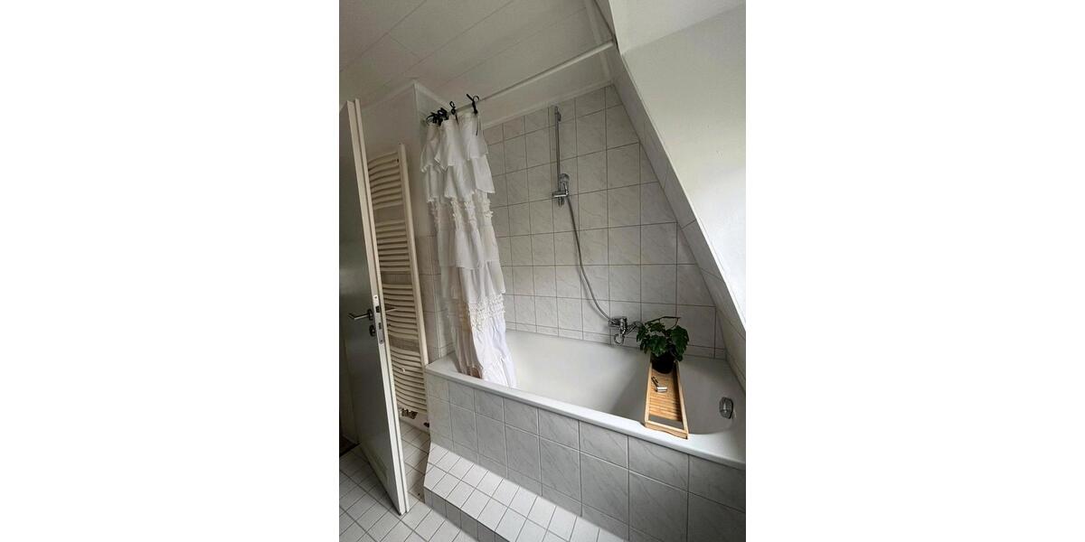 Dachgeschoßwohnung Stuttgart Feuerbach - 2 Zimmer, 43 m&sup2;, 650&euro; | Angebot:25806221